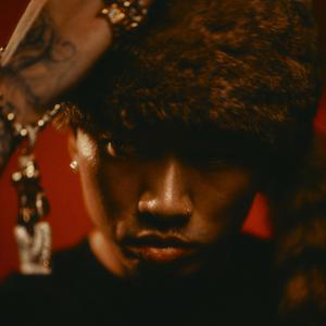 校花吊起被内裤涂春药高潮了
