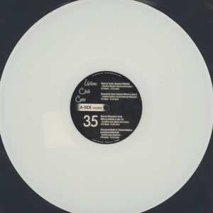 校花吊起被内裤涂春药高潮了
