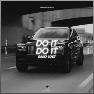 校花吊起被内裤涂春药高潮了
